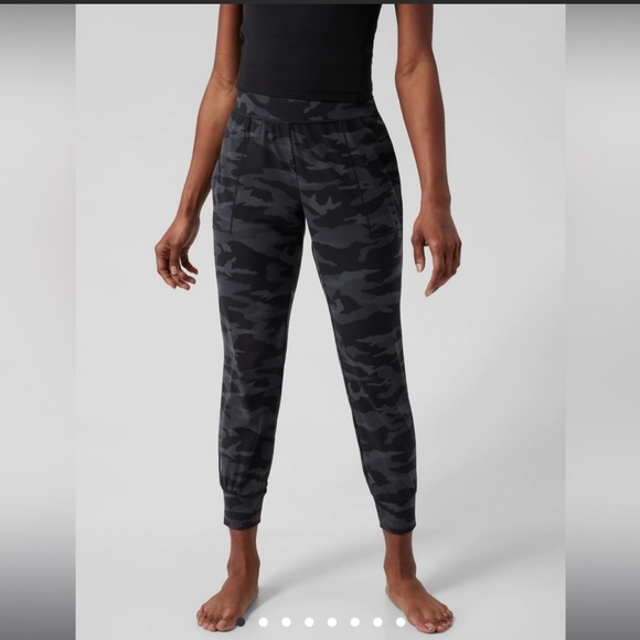 NWT Athleta Salutation Jogger - Picture 4 of 7